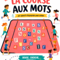 Enfants jouant à la course aux mots dans un parc, chacun courant avec des mots.