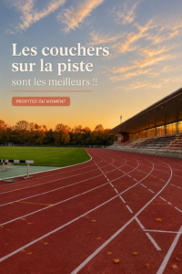 Un coucher de soleil éclatant sur la mer, apportant une sensation de sérénité.