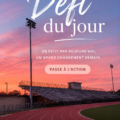 Une femme souriante réalisant un défi quotidien