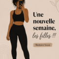 Femme souriante planifiant sa semaine avec enthousiasme