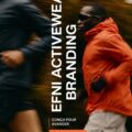 Femme faisant du sport en activewear écoresponsable, montrant un look moderne et durable.