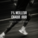 Femme s'entraînant avec un sourire, incarnant une amélioration quotidienne de son rendement dans le sport.