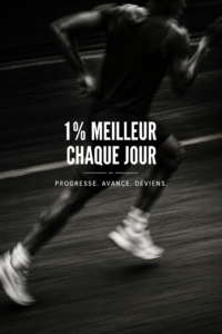 Femme s'entraînant avec un sourire, incarnant une amélioration quotidienne de son rendement dans le sport.