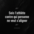 Femme athlète en train de s'entraîner sur une piste, déterminée à réussir.
