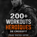 Femme exécute un mouvement de CrossFit dans une salle de sport