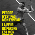 Rafael Nadal tenant une raquette de tennis pendant un match, symboles de détermination et de bravoure face à la peur
