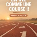 Femme souriante en tenue de sport, prête à s'entraîner dans un parc